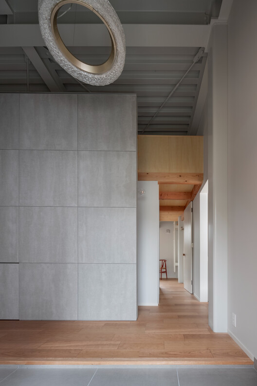 Casa elevada del suelo / nanometer architecture - Imagen 4 de 15