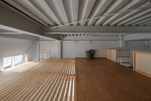 Casa elevada del suelo / nanometer architecture - Fotografía interior, Dormitorio, Madera, Fijación Vigas