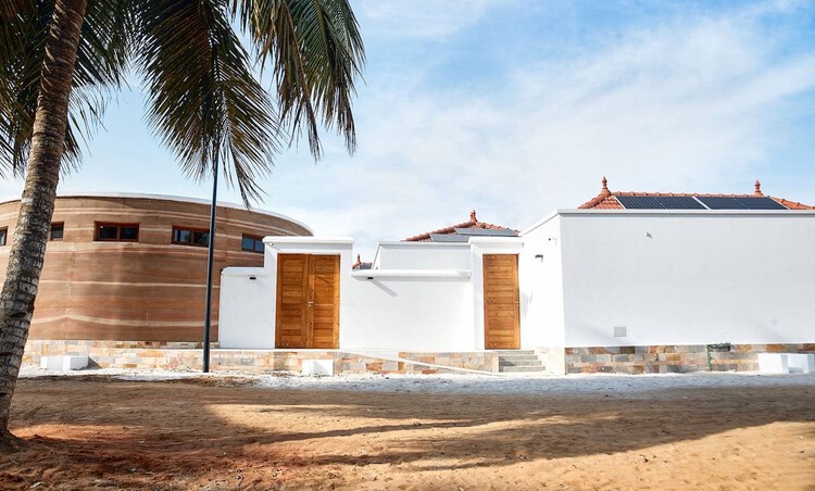 Mami Dan Temple of Toligbé Cultural Center / Maison Bignon Sossou - Exterior Photography