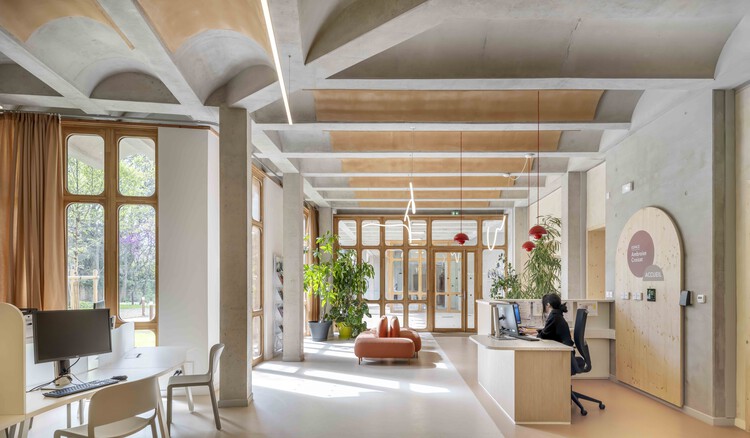 Espace Ambroise Croizat / TAUTEM Architecture - Interior Photography, Sustainability, Chair, Table, Lighting