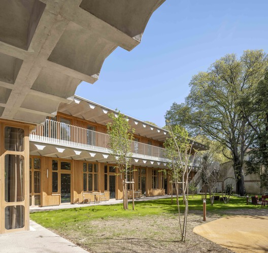 Espace Ambroise Croizat / TAUTEM Architecture Espace Ambroise Croizat / TAUTEM Architecture - Exterior Photography, Wood, Column, Courtyard