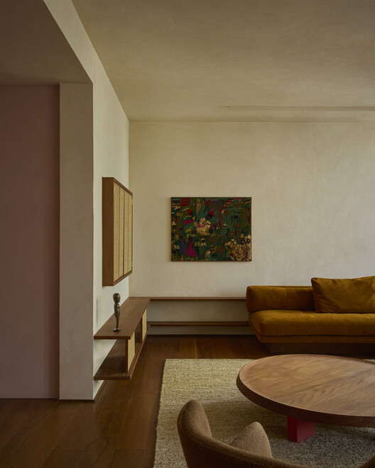 Colors Apartment / Lucas Jimeno Dualde - Interior Photography, Living Room, Wood, Sofa, Lighting