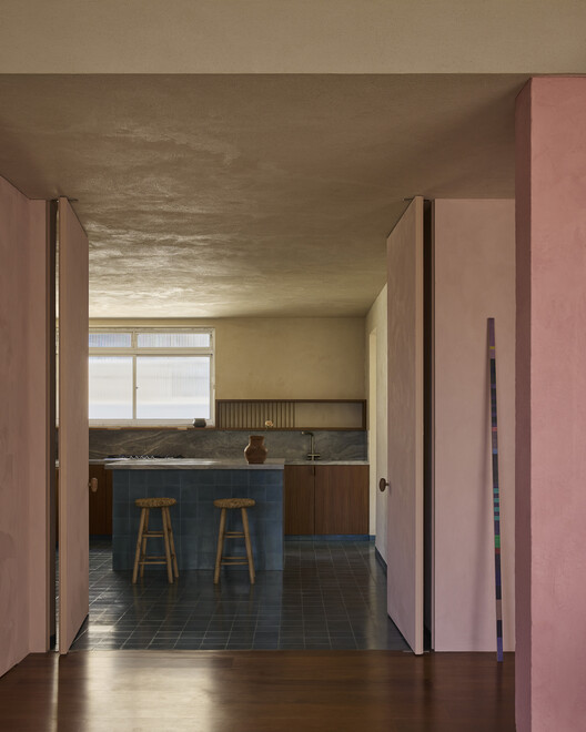 Colors Apartment / Lucas Jimeno Dualde - Interior Photography, Kitchen, Wood, Concrete, Chair