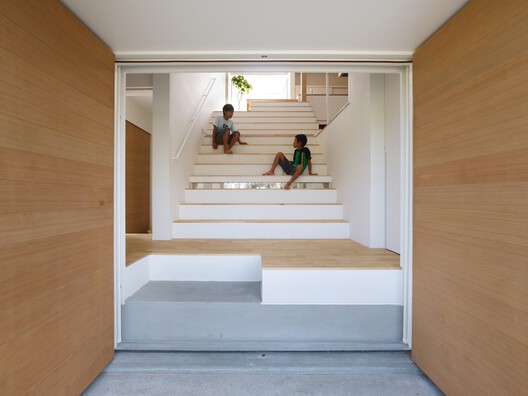 Before the Living Room: Entry Thresholds in Compact Urban Homes Before the Living Room: Entry Thresholds in Compact Urban Homes - Image 4 of 30