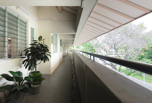 Before the Living Room: Entry Thresholds in Compact Urban Homes Before the Living Room: Entry Thresholds in Compact Urban Homes - Image 14 of 30