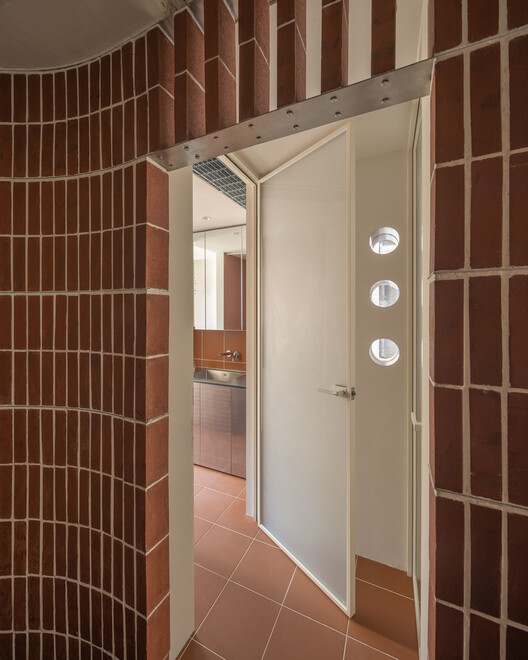 Before the Living Room: Entry Thresholds in Compact Urban Homes Before the Living Room: Entry Thresholds in Compact Urban Homes - Image 12 of 30