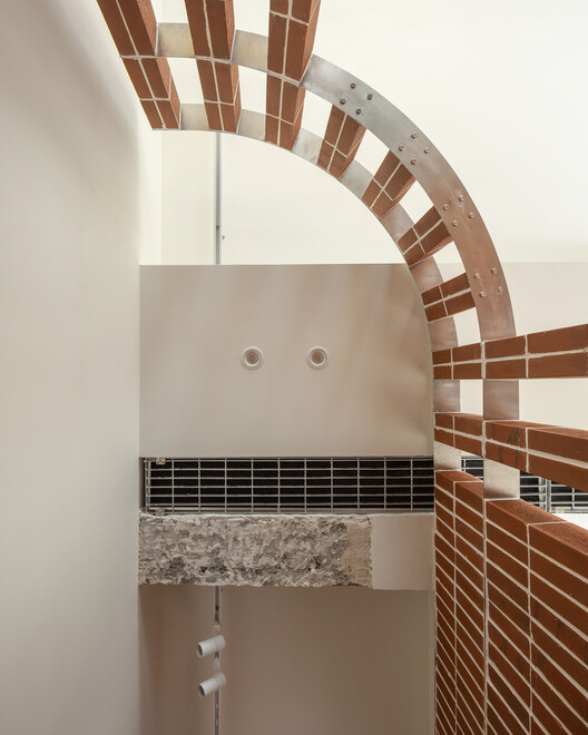 Before the Living Room: Entry Thresholds in Compact Urban Homes Before the Living Room: Entry Thresholds in Compact Urban Homes - Image 15 of 30