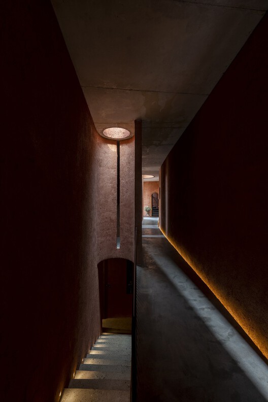 Before the Living Room: Entry Thresholds in Compact Urban Homes Before the Living Room: Entry Thresholds in Compact Urban Homes - Image 13 of 30