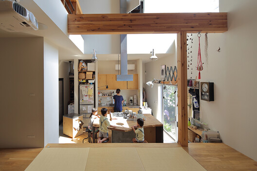 Before the Living Room: Entry Thresholds in Compact Urban Homes Before the Living Room: Entry Thresholds in Compact Urban Homes - Image 28 of 30