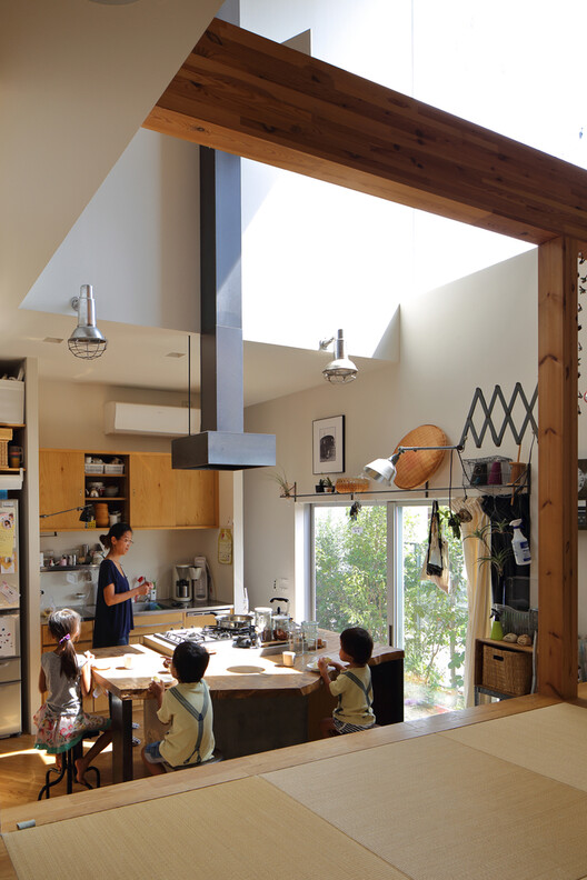 Before the Living Room: Entry Thresholds in Compact Urban Homes Before the Living Room: Entry Thresholds in Compact Urban Homes - Image 27 of 30