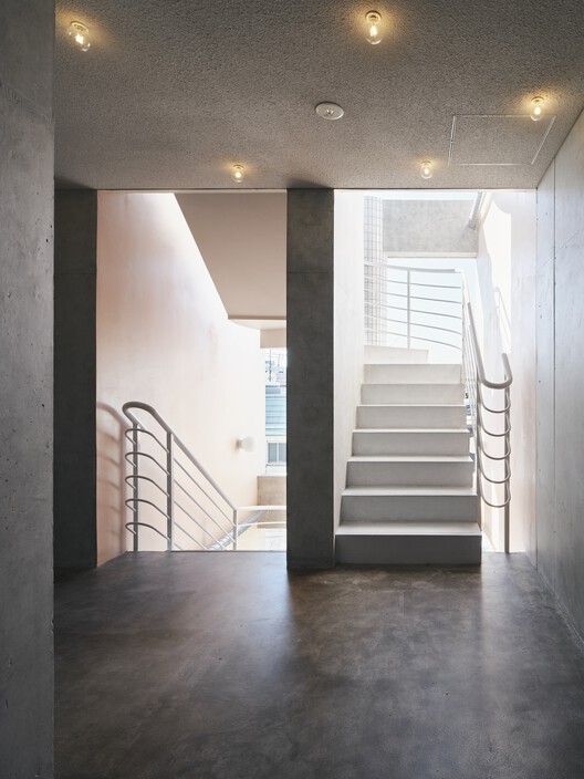 Apartment in Uehara / ULTRA STUDIO Apartment in Uehara / ULTRA STUDIO - Image 10 of 37