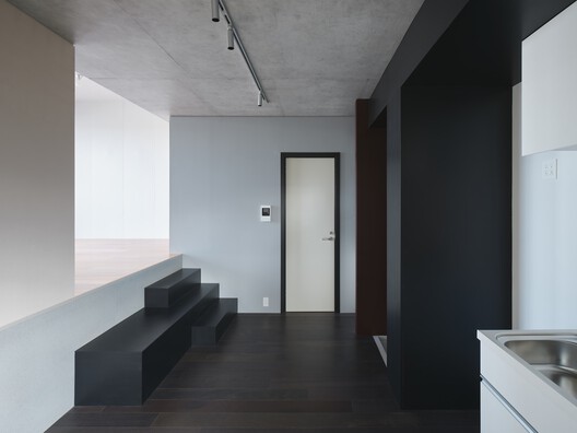 Apartment in Uehara / ULTRA STUDIO Apartment in Uehara / ULTRA STUDIO - Interior Photography, Wood, Lighting, Glass