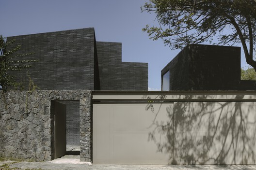 Casa Para Ver La Peña / Tenter Studio Casa Para Ver La Peña / Tenter Studio - Exterior Photography, Concrete