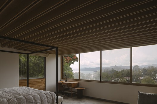 Casa Para Ver La Peña / Tenter Studio Casa Para Ver La Peña / Tenter Studio - Interior Photography, Bedroom, Wood, Bed