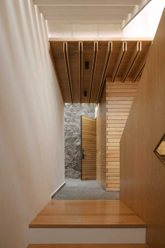 Casa Para Ver La Peña / Tenter Studio Casa Para Ver La Peña / Tenter Studio - Interior Photography, Wood, Stairs