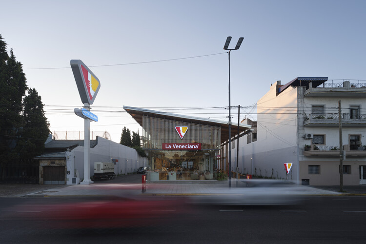 Heladería Auto-Servicio Veneciana Escalada / DRM Arquitectura - Fotografía exterior