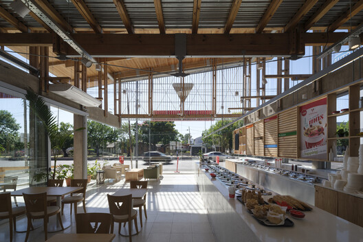 Veneciana Escalada Drive-Thru Ice Cream Shop / DRM Arquitectura Veneciana Escalada Drive-Thru Ice Cream Shop / DRM Arquitectura - Interior Photography, Dining room, Wood, Beam