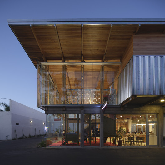 Veneciana Escalada Drive-Thru Ice Cream Shop / DRM Arquitectura Veneciana Escalada Drive-Thru Ice Cream Shop / DRM Arquitectura - Exterior Photography
