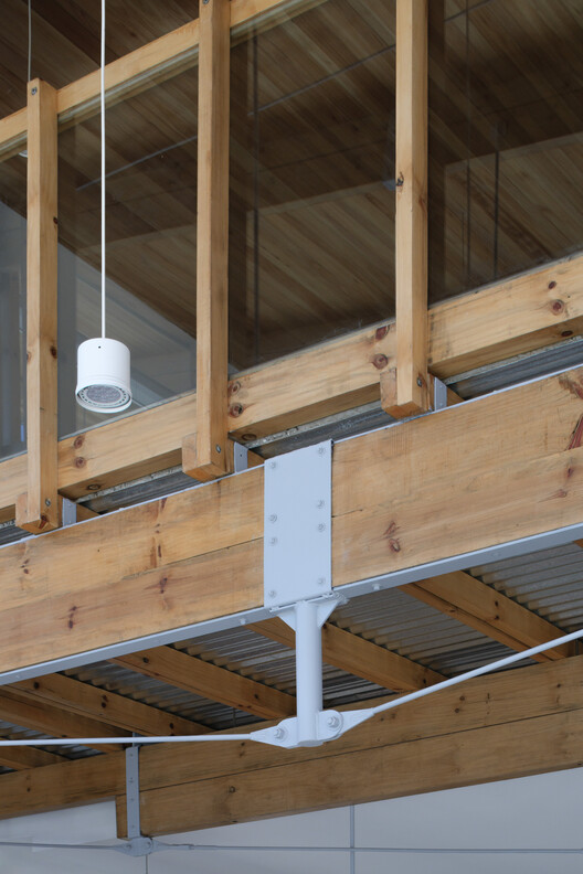 Veneciana Escalada Drive-Thru Ice Cream Shop / DRM Arquitectura Veneciana Escalada Drive-Thru Ice Cream Shop / DRM Arquitectura - Interior Photography, Wood, Beam