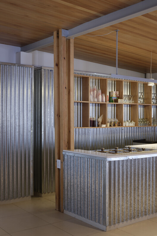 Veneciana Escalada Drive-Thru Ice Cream Shop / DRM Arquitectura Veneciana Escalada Drive-Thru Ice Cream Shop / DRM Arquitectura - Interior Photography, Wood, Glass
