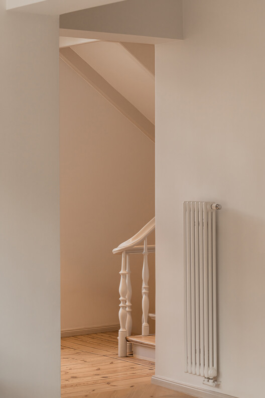 Modernist Harmony in a Historic Villa / LBWA Modernist Harmony in a Historic Villa / LBWA - Image 16 of 26
