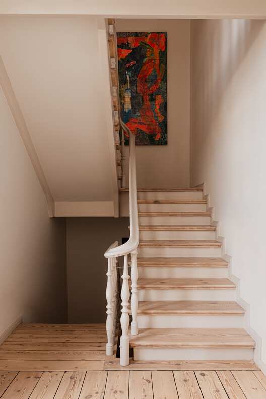Modernist Harmony in a Historic Villa / LBWA Modernist Harmony in a Historic Villa / LBWA - Image 15 of 26