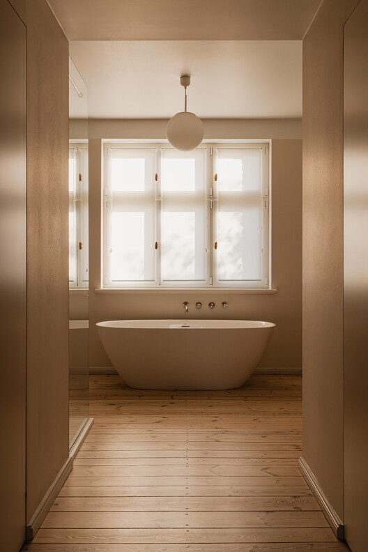 Modernist Harmony in a Historic Villa / LBWA Modernist Harmony in a Historic Villa / LBWA - Interior Photography, Bathroom, Wood, Lighting, Bathtub