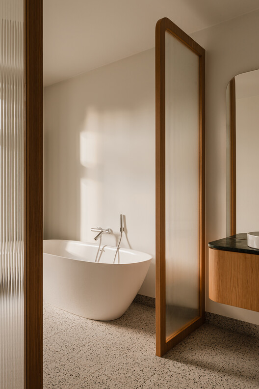 Modernist Harmony in a Historic Villa / LBWA Modernist Harmony in a Historic Villa / LBWA - Image 19 of 26
