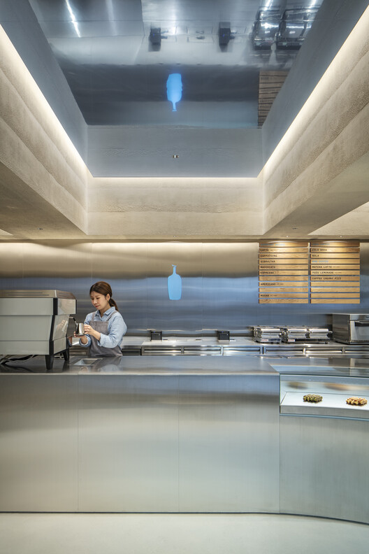 Blue Bottle Coffee Harajuku Cafe / TEKI Design - Interior Photography, Lighting, Glass, Countertop