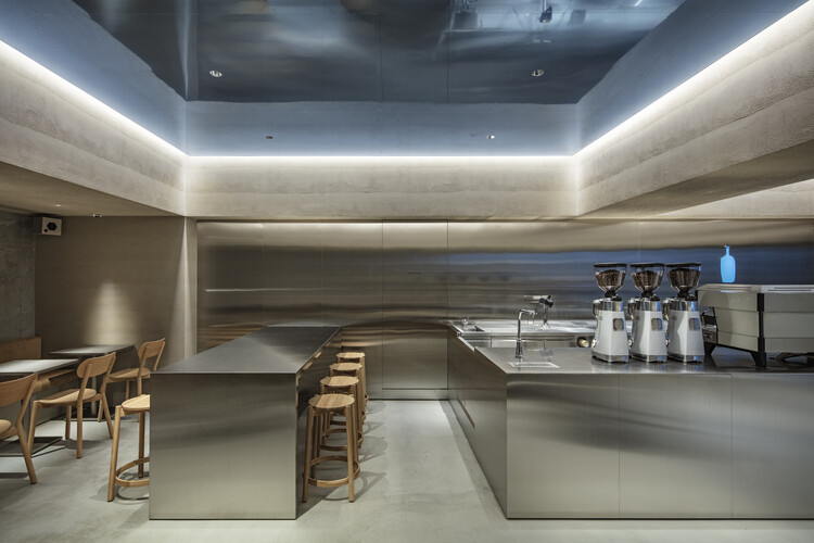 Blue Bottle Coffee Harajuku Cafe / TEKI Design