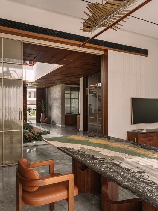 The House of Green Court / andblack design studio - Interior Photography, Wood, Chair