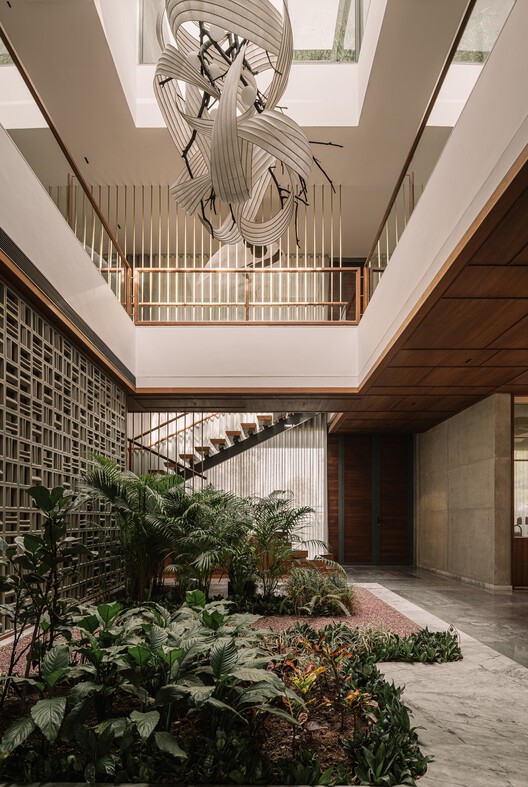 The House of Green Court / andblack design studio - Image 3 of 38