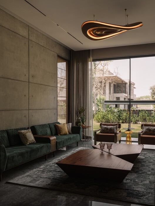 The House of Green Court / andblack design studio - Interior Photography, Living Room, Wood, Sofa, Lighting, Chair