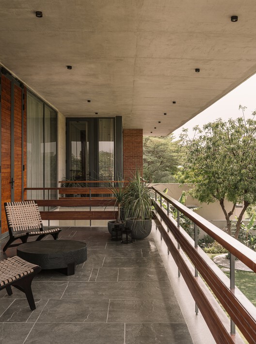 The House of Green Court / andblack design studio - Interior Photography, Wood, Chair, Balcony
