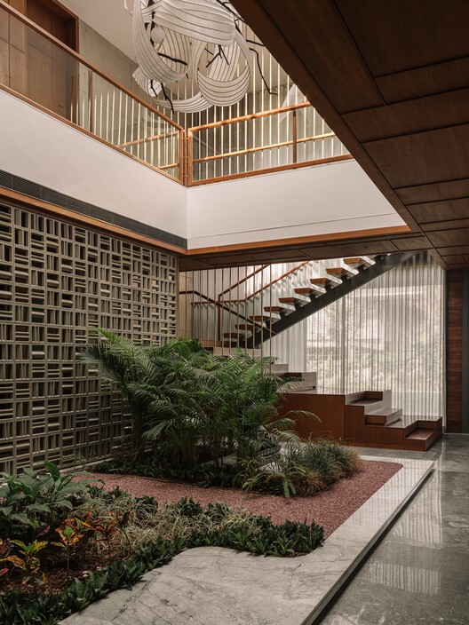 The House of Green Court / andblack design studio - Image 17 of 38