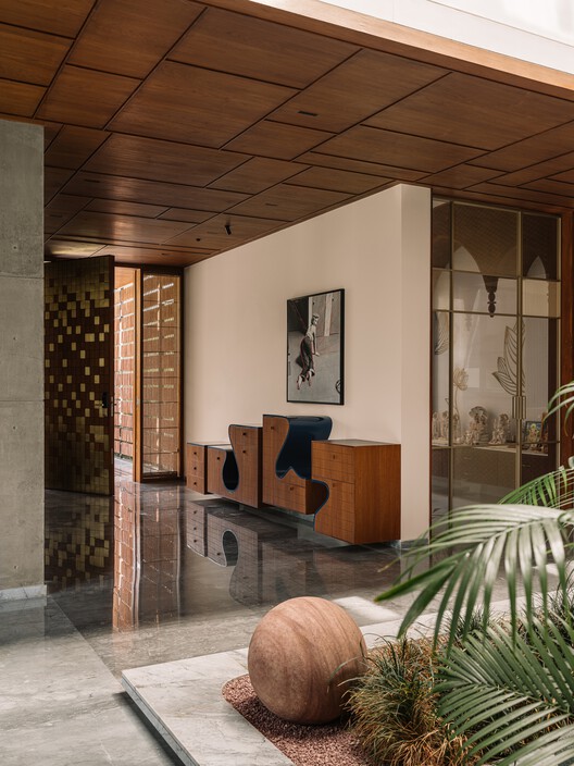 The House of Green Court / andblack design studio - Interior Photography, Wood
