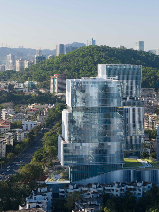 Luohu Library and Youth Activity Center  / Shenzhen Huahui Design + iDEA - Exterior Photography, Cityscape