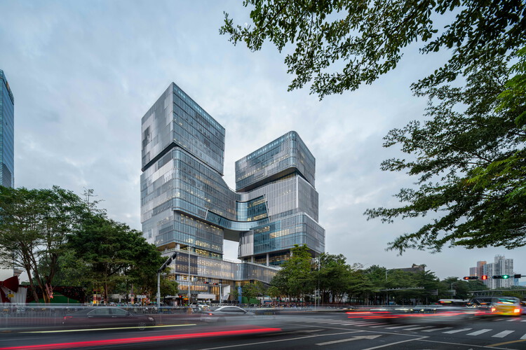 Luohu Library and Youth Activity Center  / Shenzhen Huahui Design + iDEA