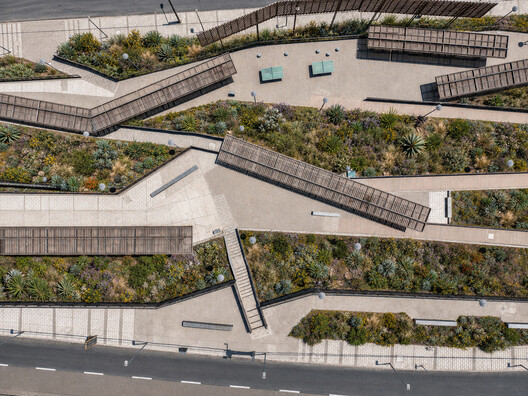 René Schneider Park / CAW Arquitectos René Schneider Park / CAW Arquitectos - Image 4 of 25