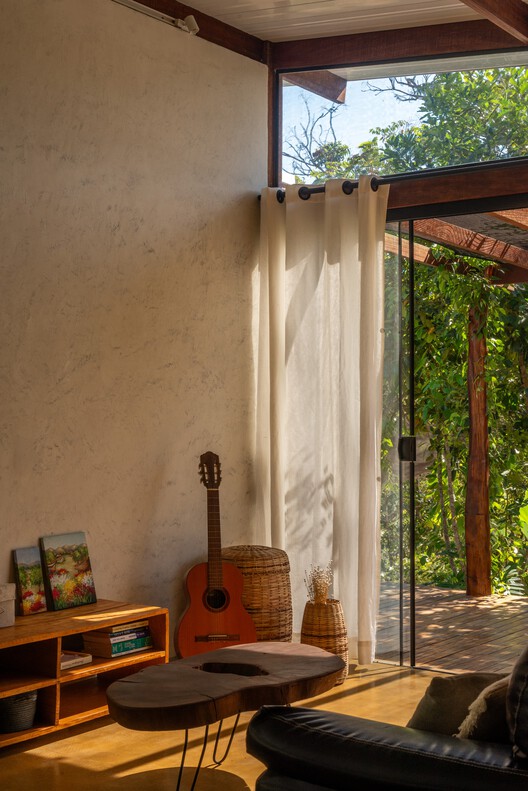 Mel House / Francisco Lang Arquitetura Mel House / Francisco Lang Arquitetura - Interior Photography, Wood, Lighting, Glass, Chair