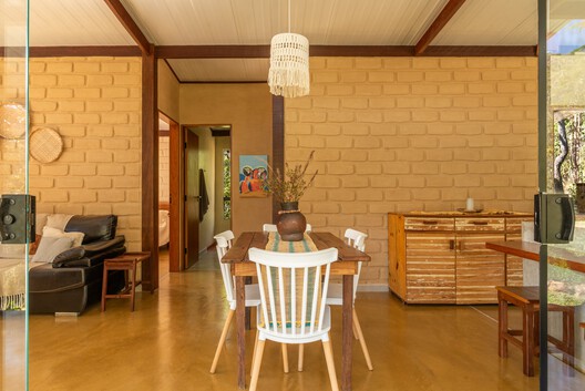 Mel House / Francisco Lang Arquitetura Mel House / Francisco Lang Arquitetura - Interior Photography, Dining room, Wood, Lighting, Chair, Table