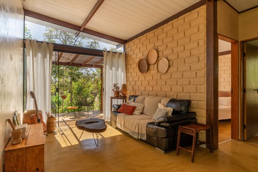 Mel House / Francisco Lang Arquitetura Mel House / Francisco Lang Arquitetura - Interior Photography, Living Room, Wood, Chair