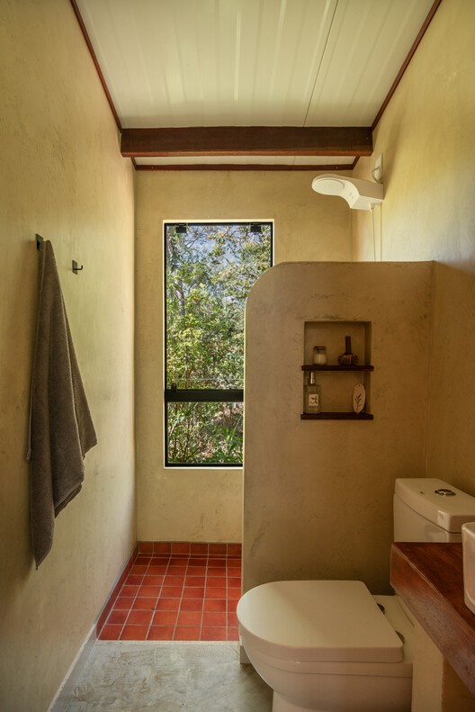 Mel House / Francisco Lang Arquitetura Mel House / Francisco Lang Arquitetura - Interior Photography, Bathroom, Toilet, Lighting, Sink