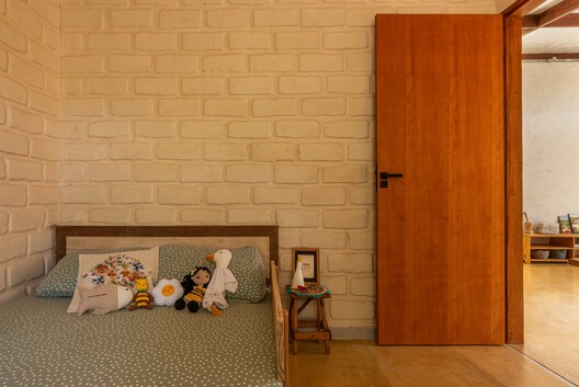 Mel House / Francisco Lang Arquitetura Mel House / Francisco Lang Arquitetura - Interior Photography, Wood, Lighting, Bedroom, Bed