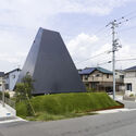居于金字塔内：6个将经典形态应用于住宅设计的项目 - Image 3 of 4