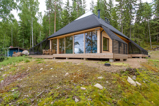 Living in a Pyramid: 6 Projects Adapting a Classic Shape to Residential Design Living in a Pyramid: 6 Projects Adapting a Classic Shape to Residential Design - Image 6 of 8