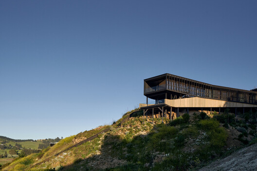 La Negrilla House / Croxatto y Opazo Arquitectos - Exterior Photography, Balcony, Handrail, Deck