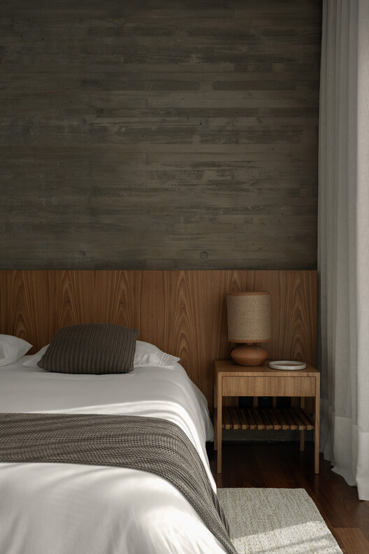 Flow House / Felipe Caboclo Arquitetura Flow House / Felipe Caboclo Arquitetura - Interior Photography, Bedroom, Wood, Bed