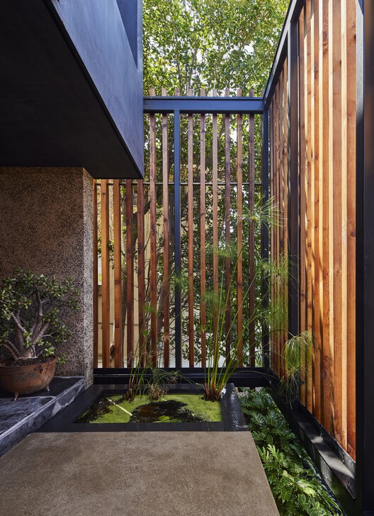 Ridge Residence / Hsu McCullough - Exterior Photography, Wood, Garden, Courtyard