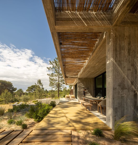 Muda L11 House / Pereira Miguel Arquitectos - Image 2 of 24